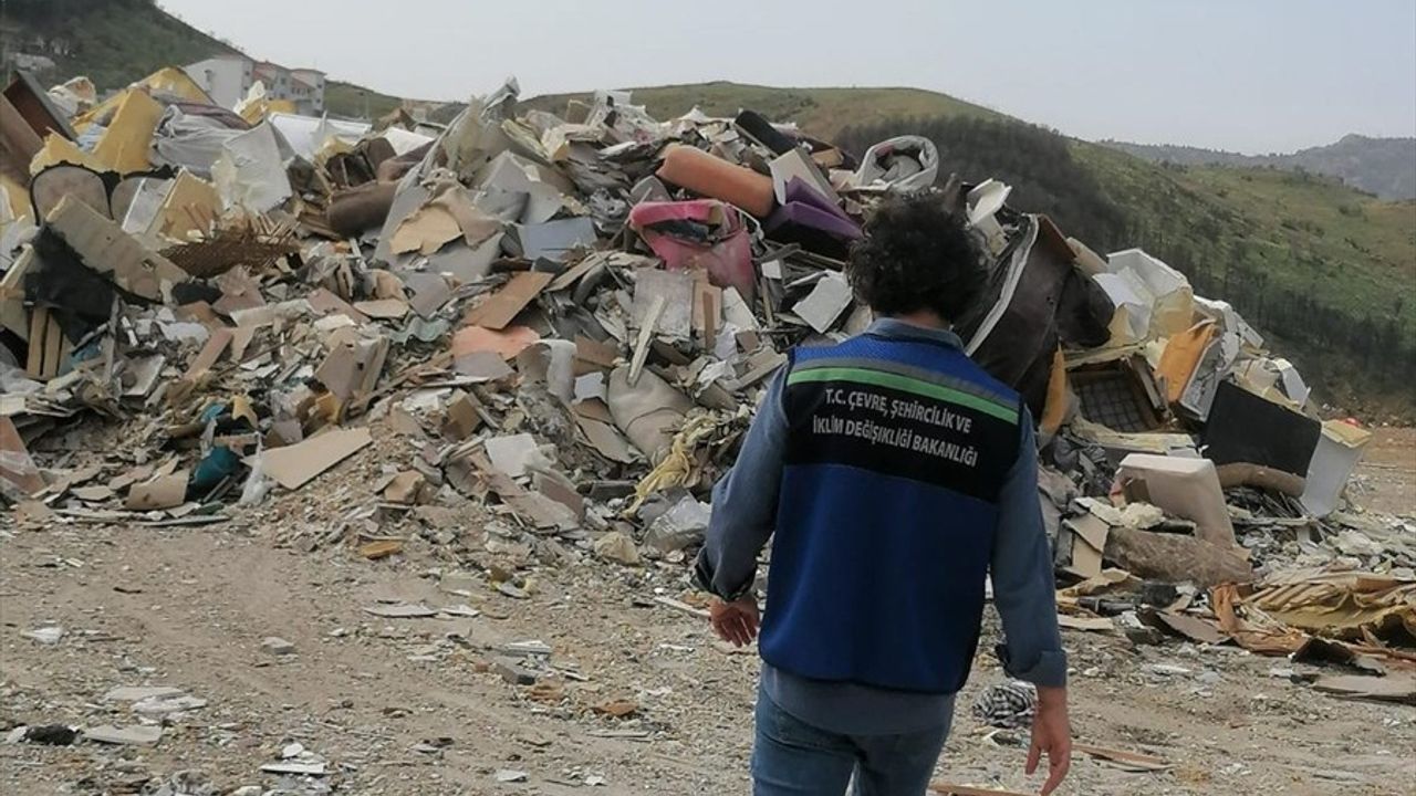 Bayraklı Belediyesine Vahşi Depolama Nedeniyle Cezai İşlem