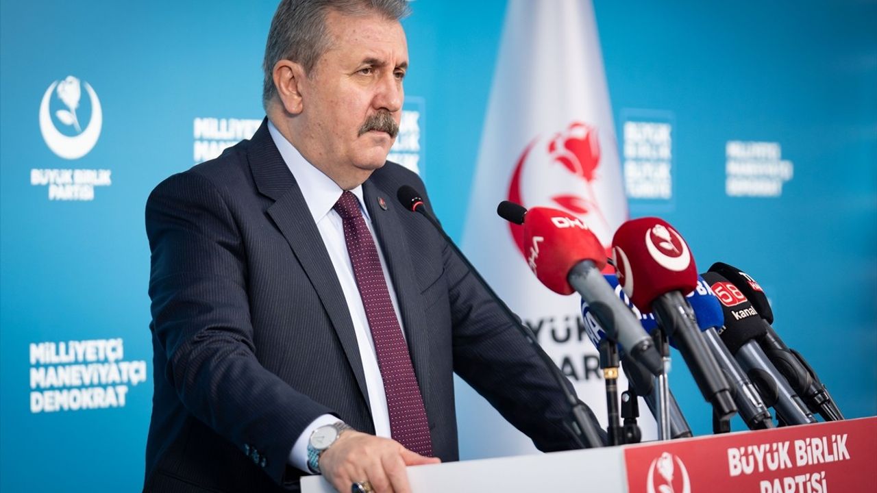 BBP Genel Başkanı Destici'den Basın Toplantısı: İslam Ülkelerinin Tek Yürek Olması Gerekiyor