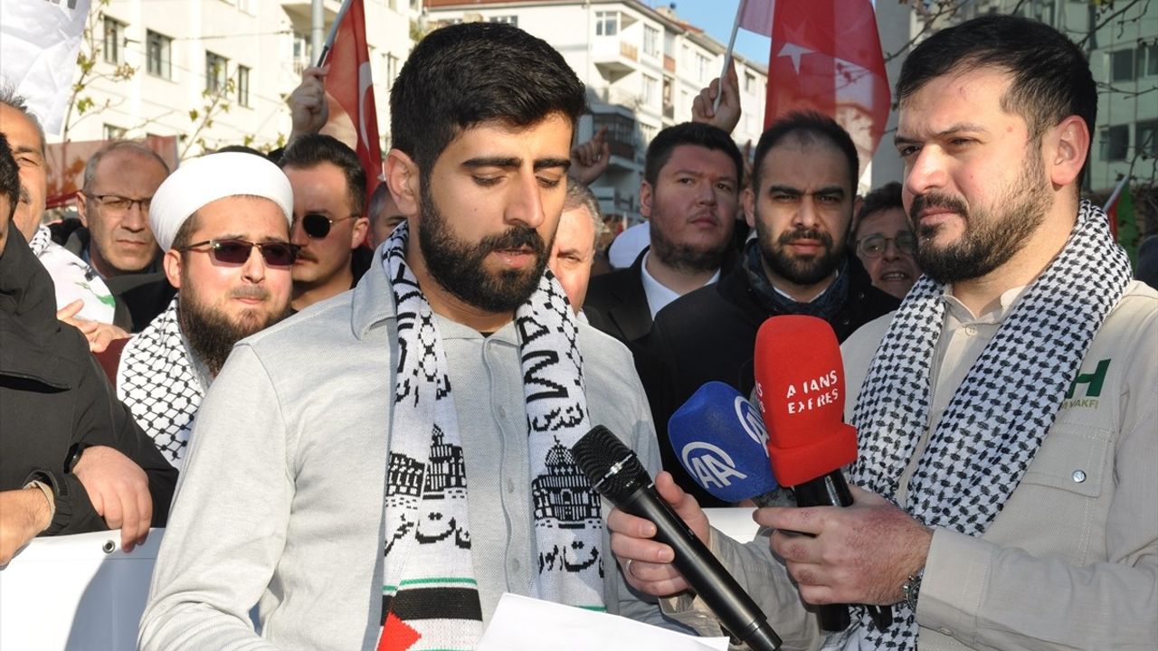 BBP Genel Başkanı Destici, Eskişehir'de Filistin'e Destek Yürüyüşüne Katıldı