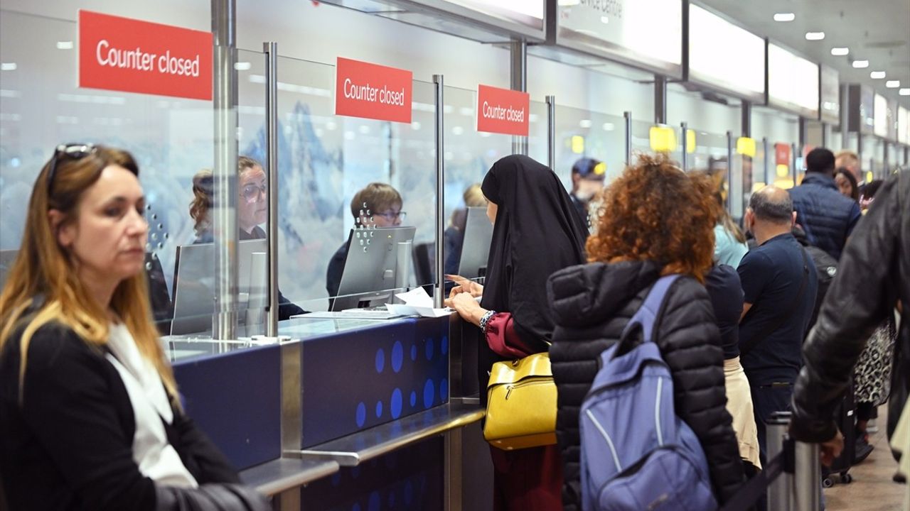 Belçika'da Grev: Havalimanları ve Toplu Ulaşım Aksadı