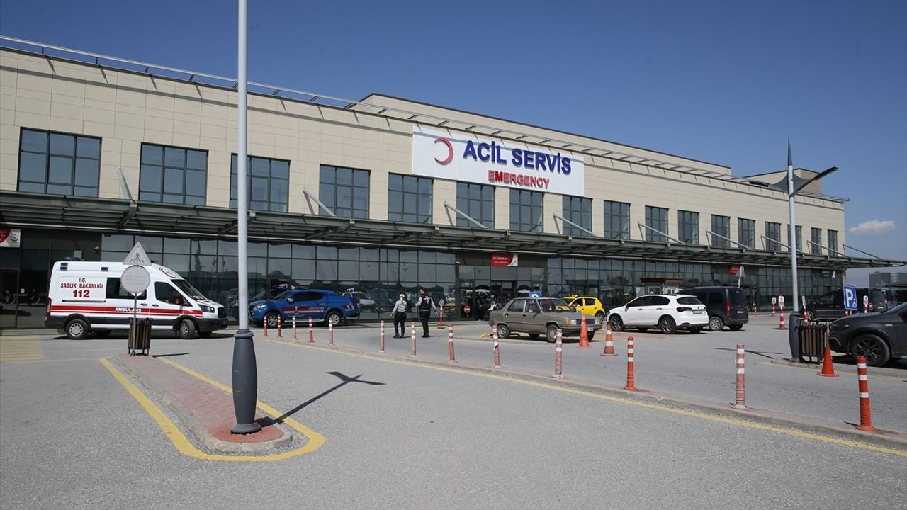 Berk Atan Eskişehir'de Geçirdiği Trafik Kazasında Yaralandı