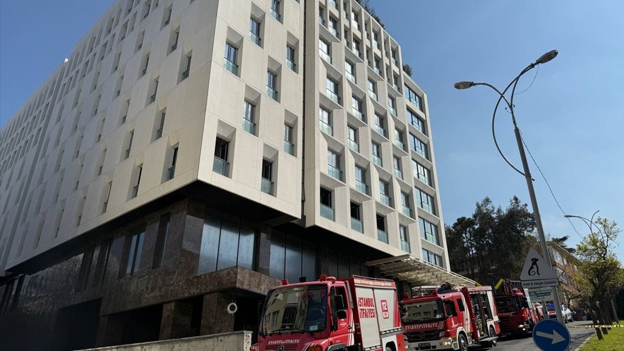 Beşiktaş'ta Otel İnşaatında Yangın Çıktı, Ekipler Hızla Müdahale Etti