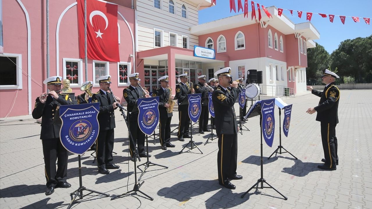 Biga'da 23 Nisan Kutlaması: Bandodan Öğrenciler İçin Özel Konser