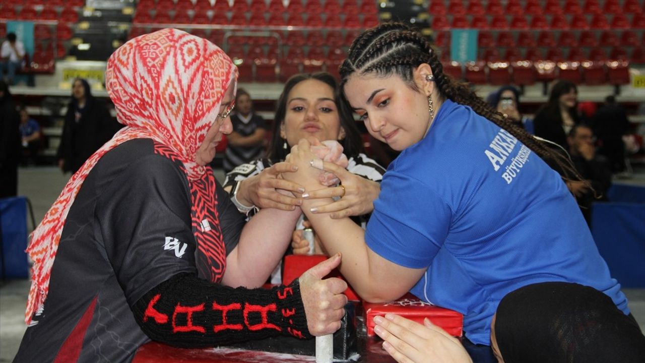 Bilek Güreşinde Lisanslı Kadın Sporcu Sayısı 5 Bin Sınırına Yaklaşıyor