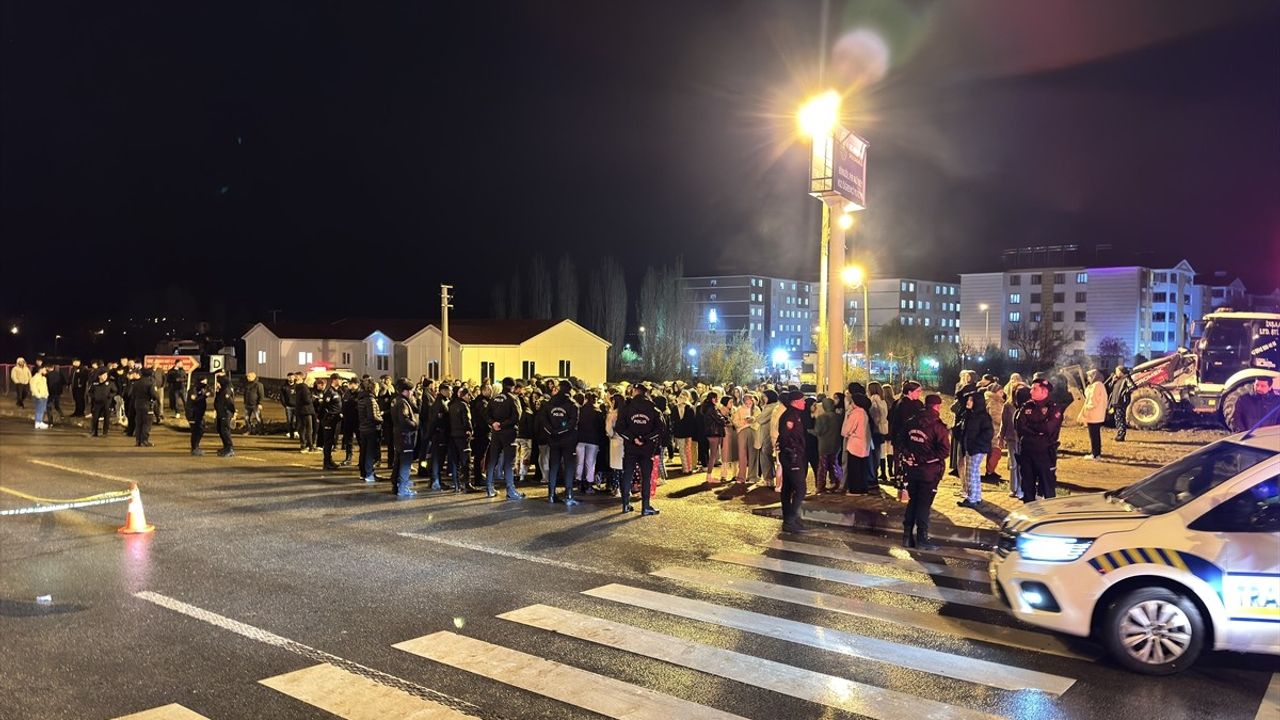 Bingöl'de Taksinin Çarptığı Üniversite Öğrencisi Ağır Yaralandı