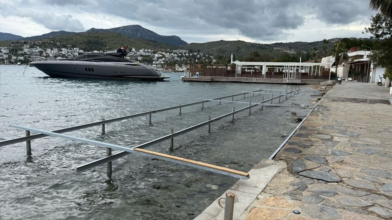 Bodrum'da İzinsiz Ahşap Platform ve İskeleyi Kaldırılan İşletmeye Cezası