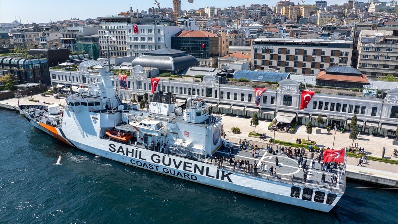 Boğaz'da 23 Nisan Coşkusu: İstanbul'a Gelen Öğrenciler Unutulmaz Bir Deneyim Yaşadı