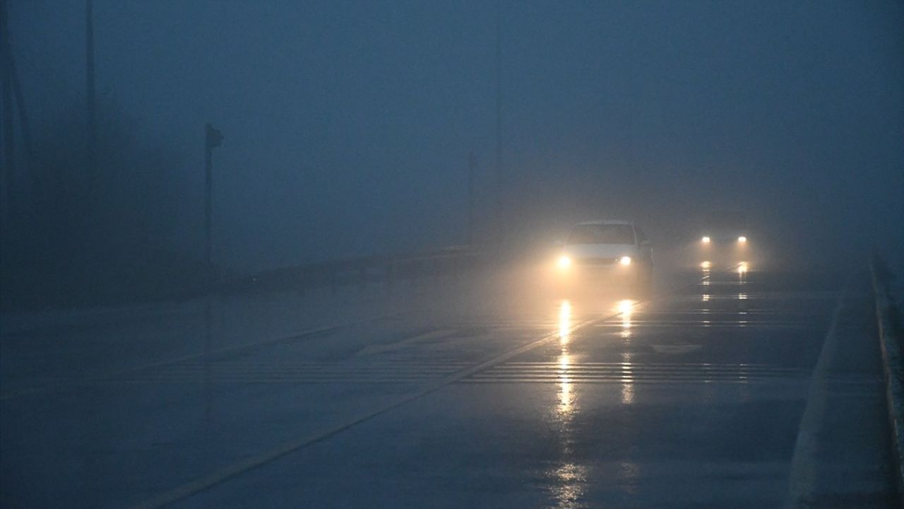 Bolu Dağı'nda Sağanak ve Sis: Ulaşımda Zorluklar Yaşanıyor
