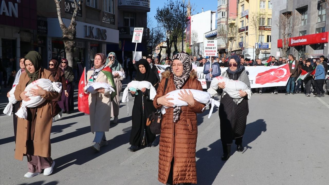 Burdur’da İsrail'in Gazze'ye Yönelik Saldırıları Protesto Edildi