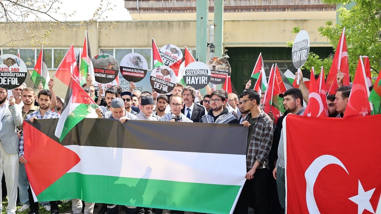 Bursa'da İsrail'in Gazze'ye Yönelik Saldırıları Protesto Edildi