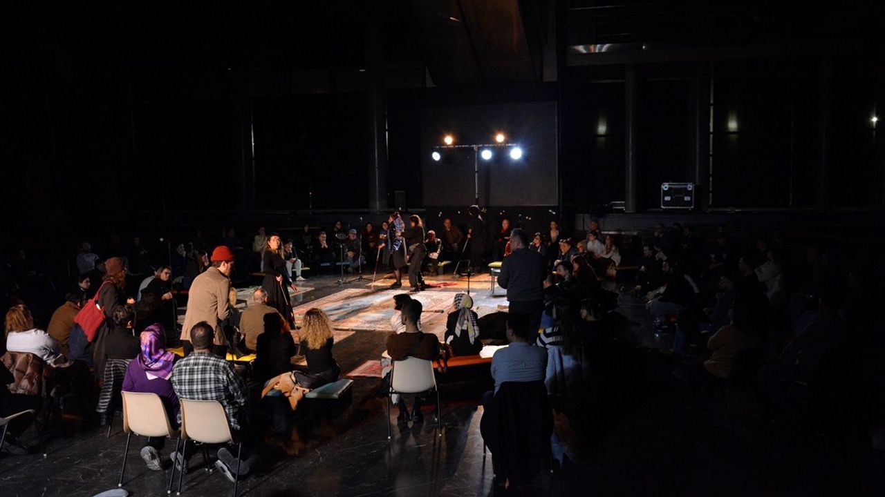 Bursa'da 'Körler' Adlı Oyun Sahnelendi