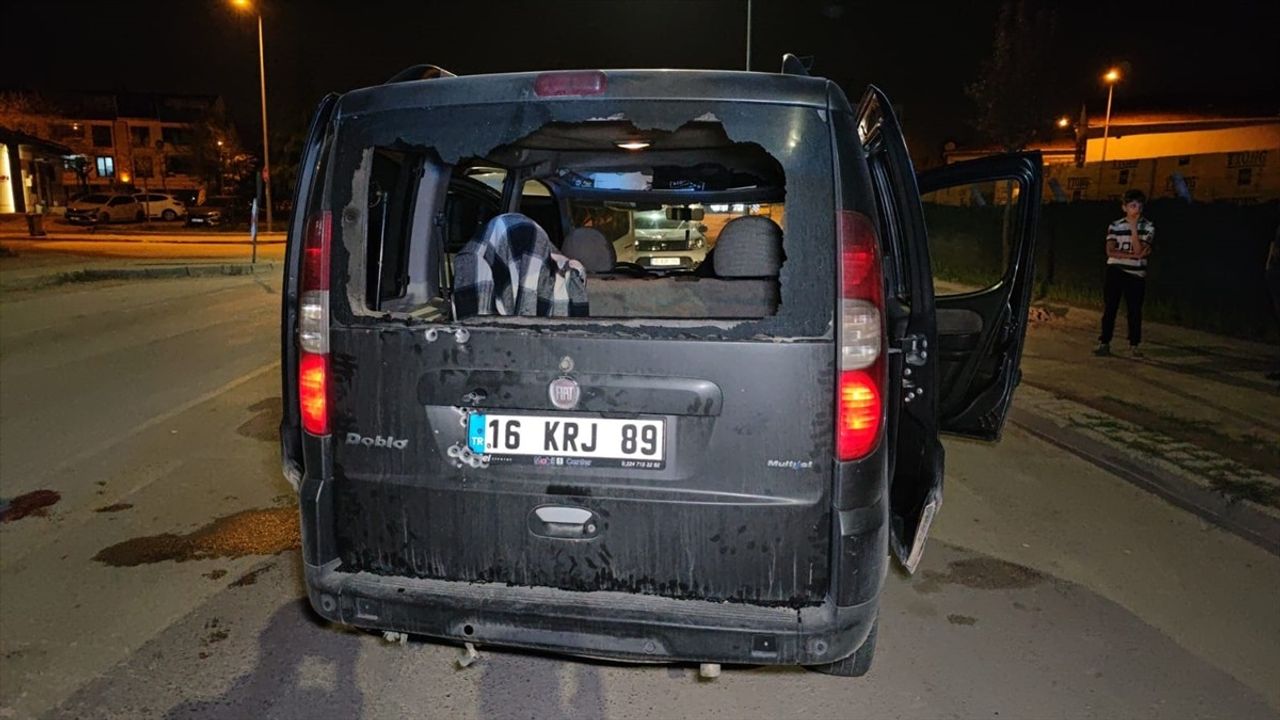 Bursa'da Seyir Halindeki Araca Silahlı Saldırı: 1 Yaralı