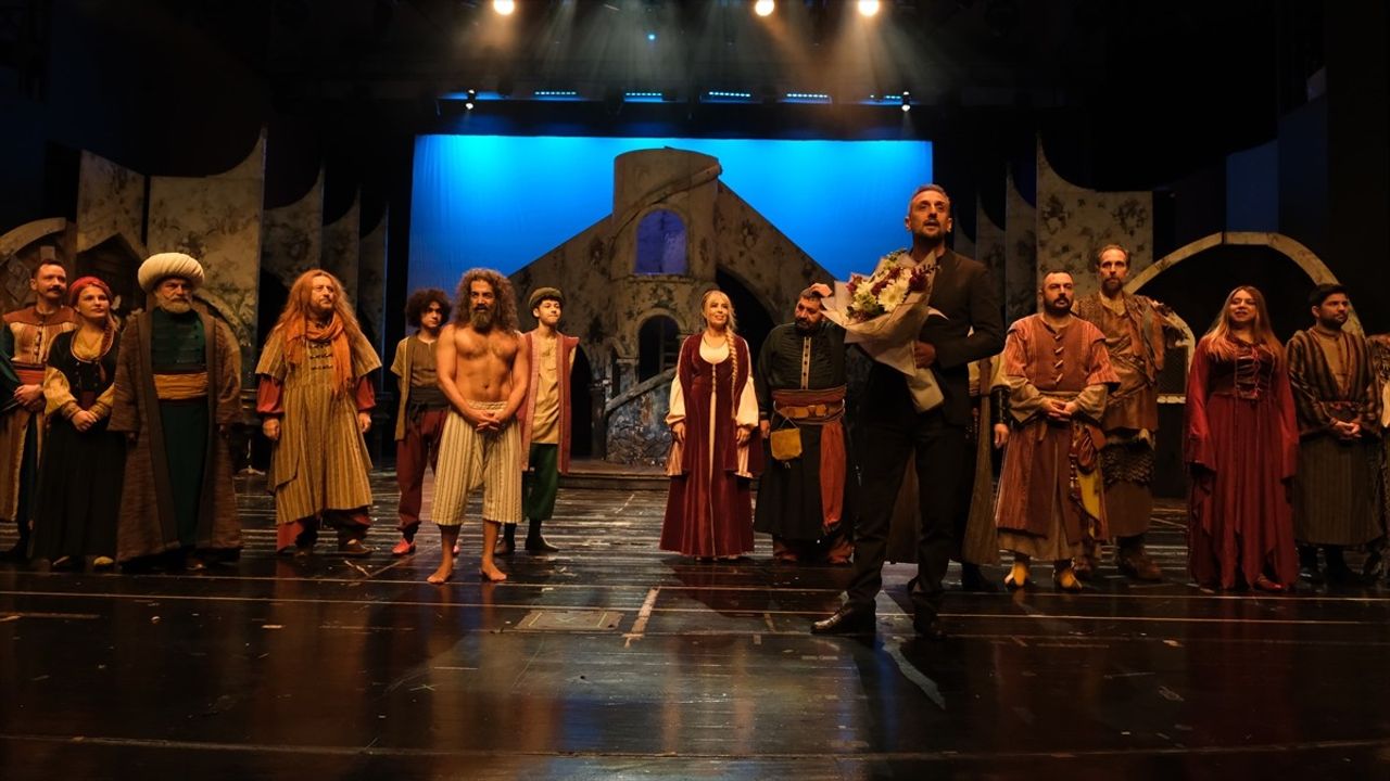 Bursa'da 'Uçmak Hezarfen Ahmed Çelebi' Oyunu Sahnelendi