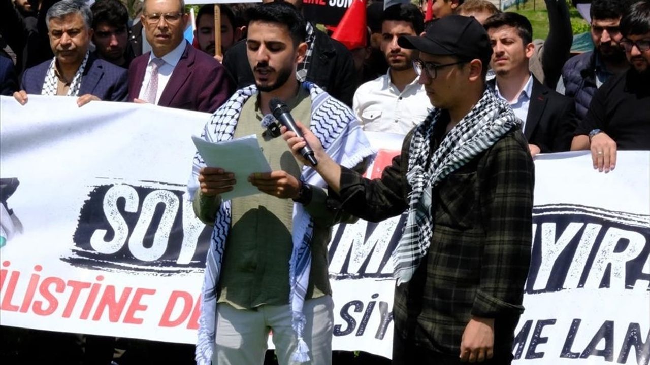 Bursa Uludağ Üniversitesi Öğrencilerinden Filistin İçin Çadır Nöbeti