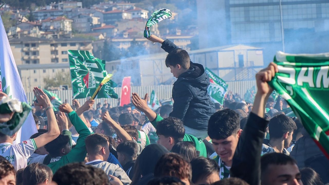 Bursaspor 3. Lig'de Şampiyonluk Sevinci Yaşadı