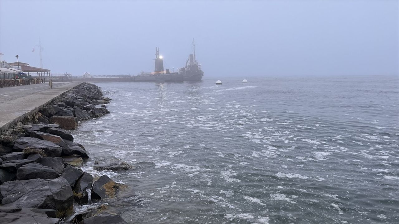Çanakkale Boğazı'nda Yoğun Sis Nedeniyle Transit Gemi Geçişleri Durduruldu
