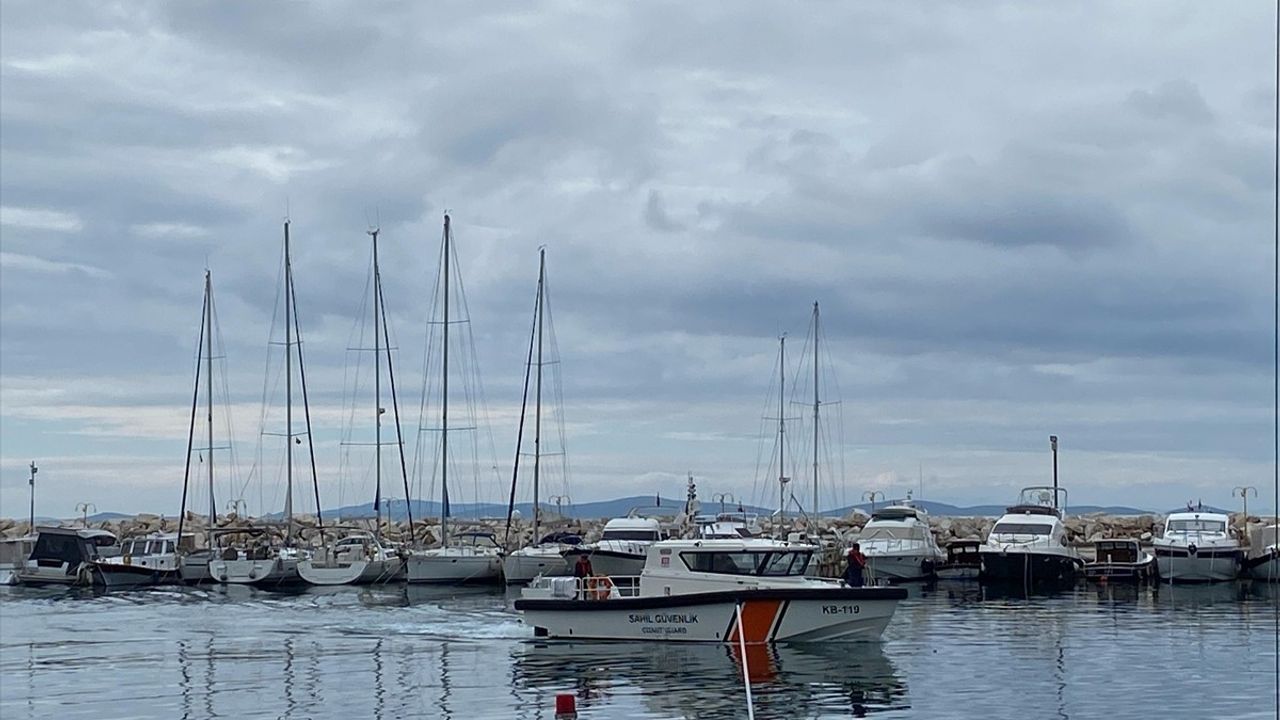 Çanakkale'de Batan Botta Kaybolan Düzensiz Göçmen için Arama Çalışmaları Sürüyor