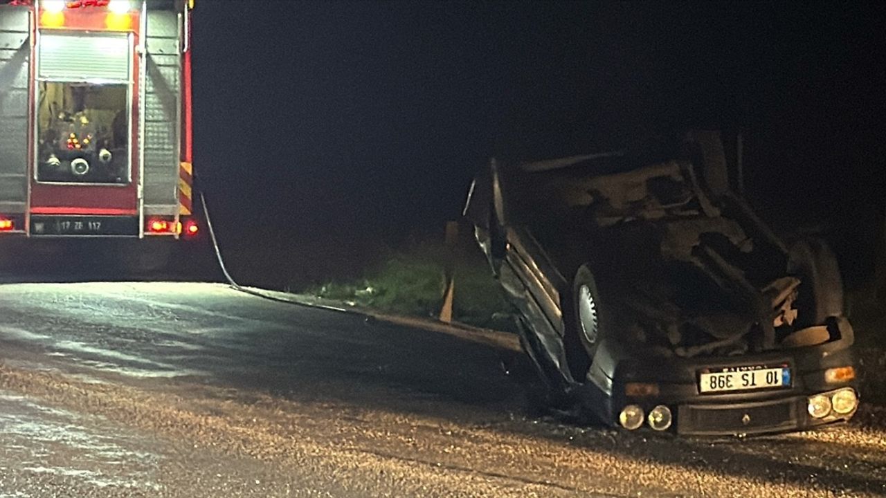 Çanakkale'de İki Otomobil Çarpıştı: 5 Yaralı