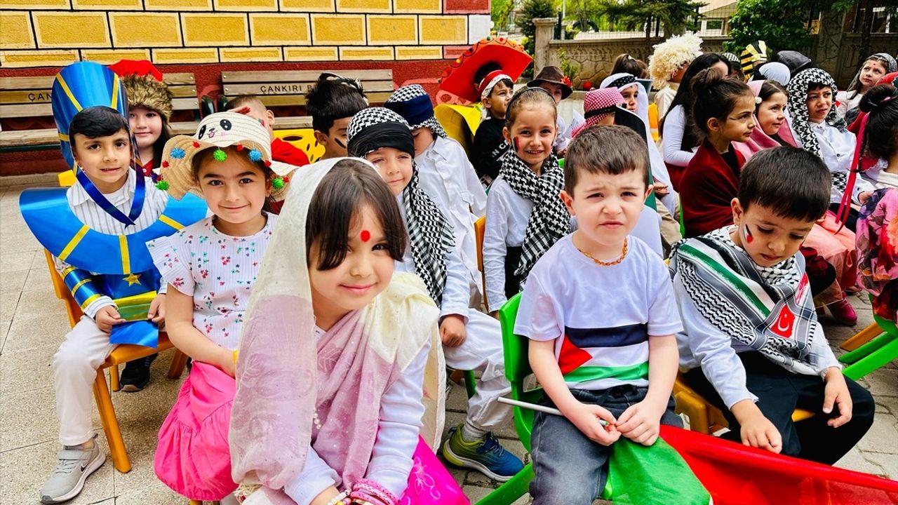 Çankırı'da 23 Nisan Ulusal Egemenlik ve Çocuk Bayramı 'Dünya Çocukları' Temasıyla Kutlandı