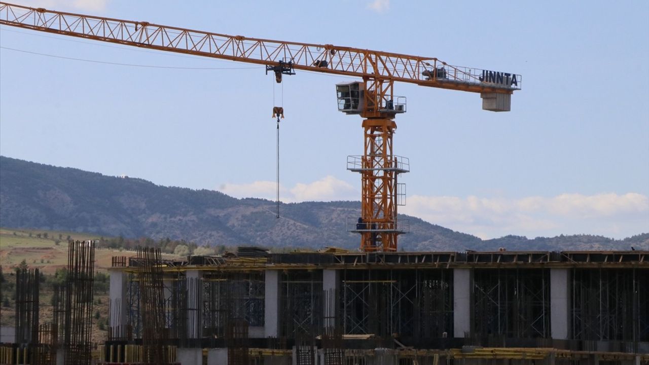 Çankırı'da İnşaatta Vinçten Düşen İşçi Hayatını Kaybetti