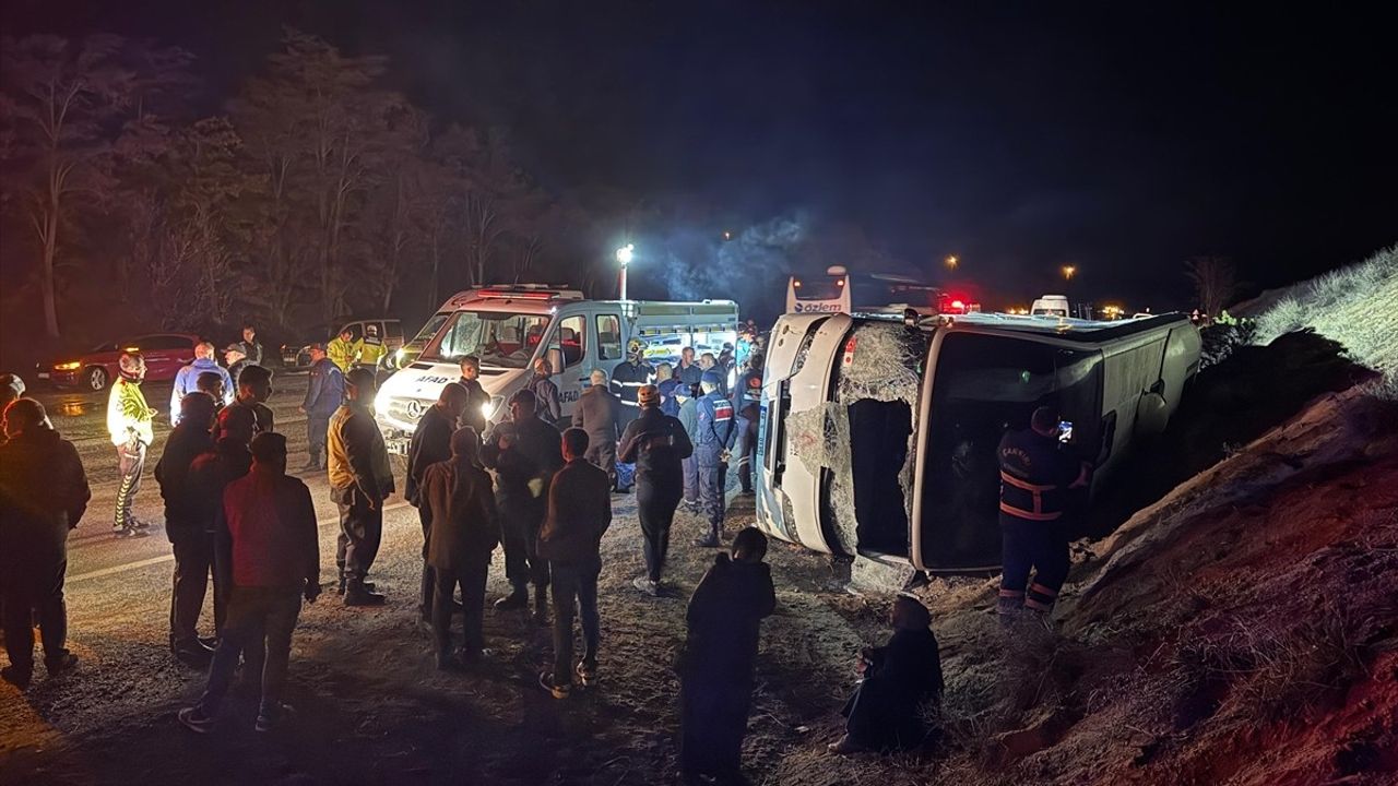 Çankırı'da İşçi Servisinin Devrilmesi: 23 Yaralı