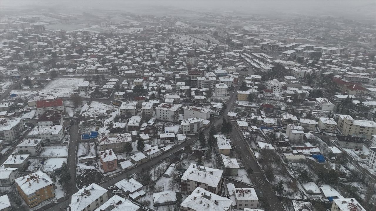 Çankırı'nın Yüksek Kesimlerinde Kar Yağışı Etkili Oluyor