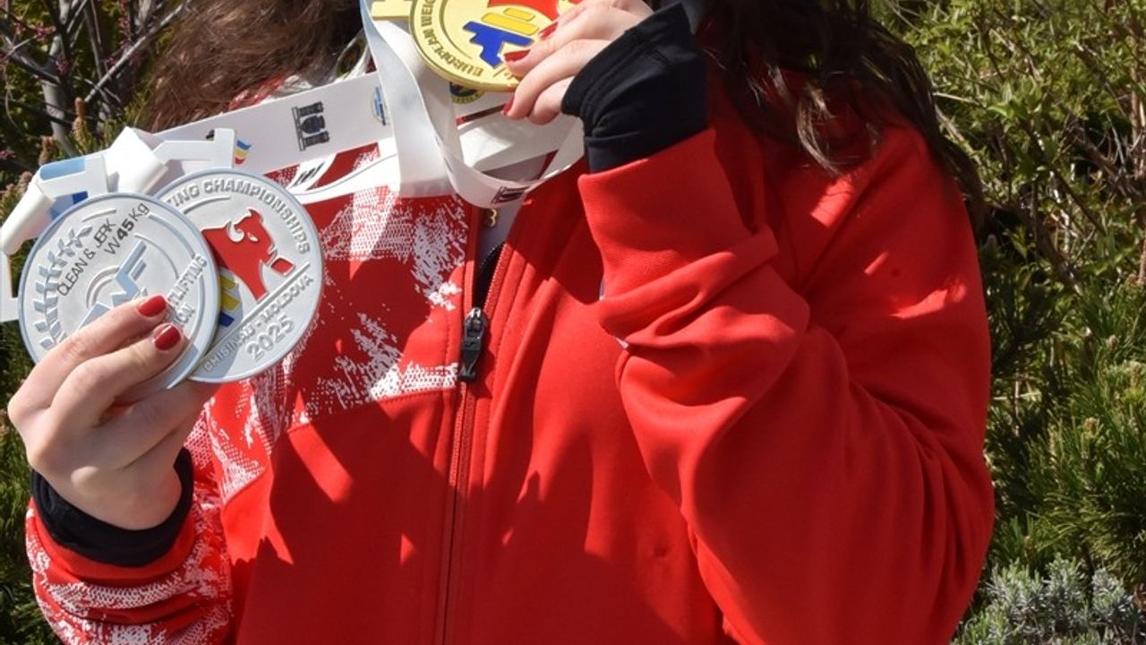 Cansu Bektaş, Avrupa Halter Şampiyonası'nda Üçüncü Kez Zafer Kazandı