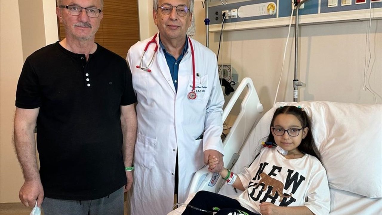 Çapraz Böbrek Nakli ile Hayata Dönüş: 12 Yaşındaki Ayşe Yılmaz Sağlığına Kavuştu