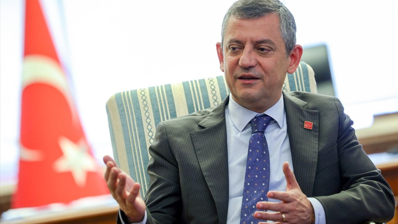 CHP Genel Başkanı Özgür Özel, Almanya'nın Kuzey Ren Vestfalya Eyaleti Bakanı Nathanael Liminski ile Görüştü