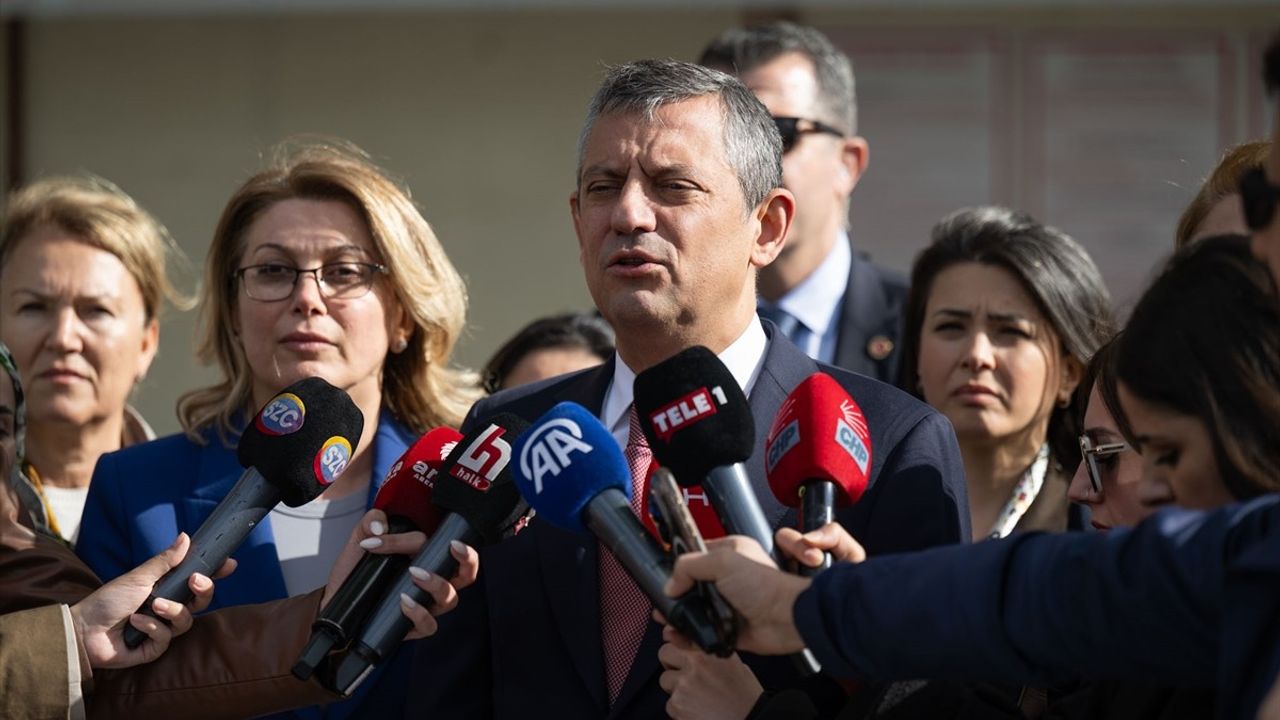 CHP Genel Başkanı Özgür Özel, Bakırköy Cezaevi'nde Tutuklularla Görüştü