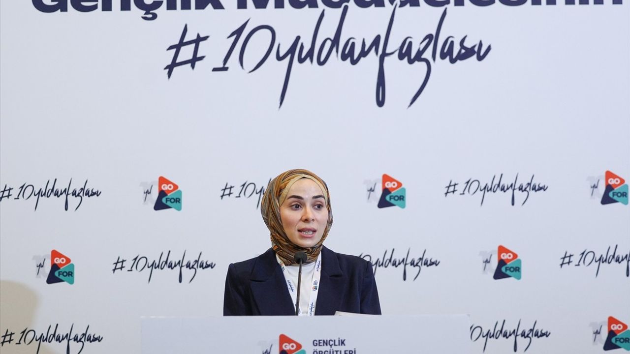 CHP Genel Başkanı Özgür Özel, Gençlik Örgütleri Forumu Üyeleriyle Buluştu