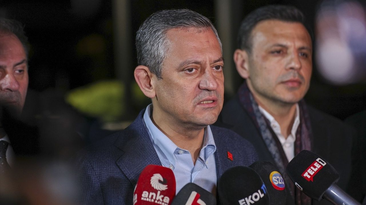 CHP Genel Başkanı Özgür Özel, Mahir Polat'ı Ziyaret Etti