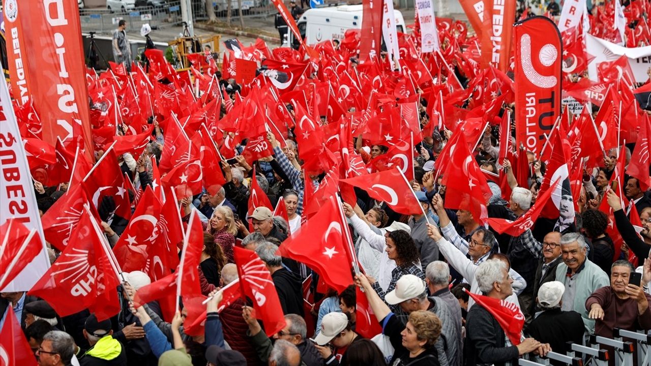 CHP Genel Başkanı Özgür Özel, Mersin Mitinginde Sandık Vurgusu Yaptı