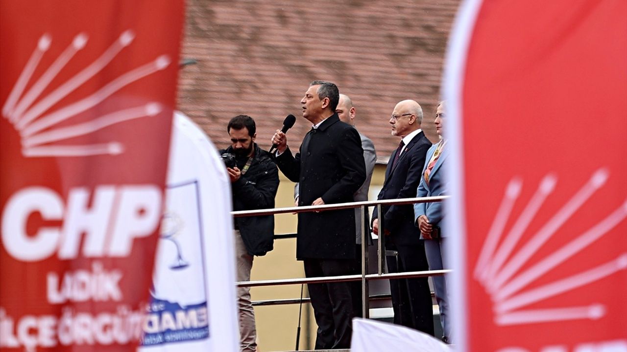 CHP Genel Başkanı Özgür Özel, Samsun Mitinginde Erken Seçim Çağrısında Bulundu