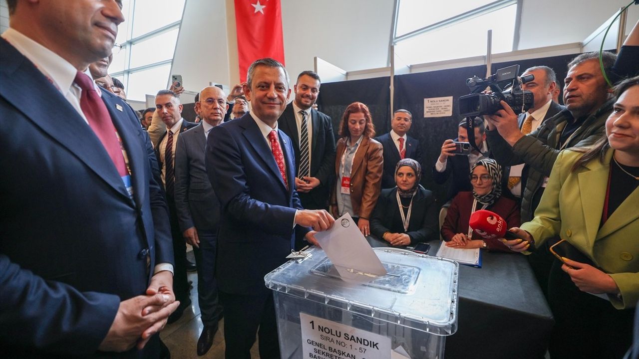 CHP'nin 21. Olağanüstü Kurultayı'nda Oy Verme İşlemi Tamamlandı