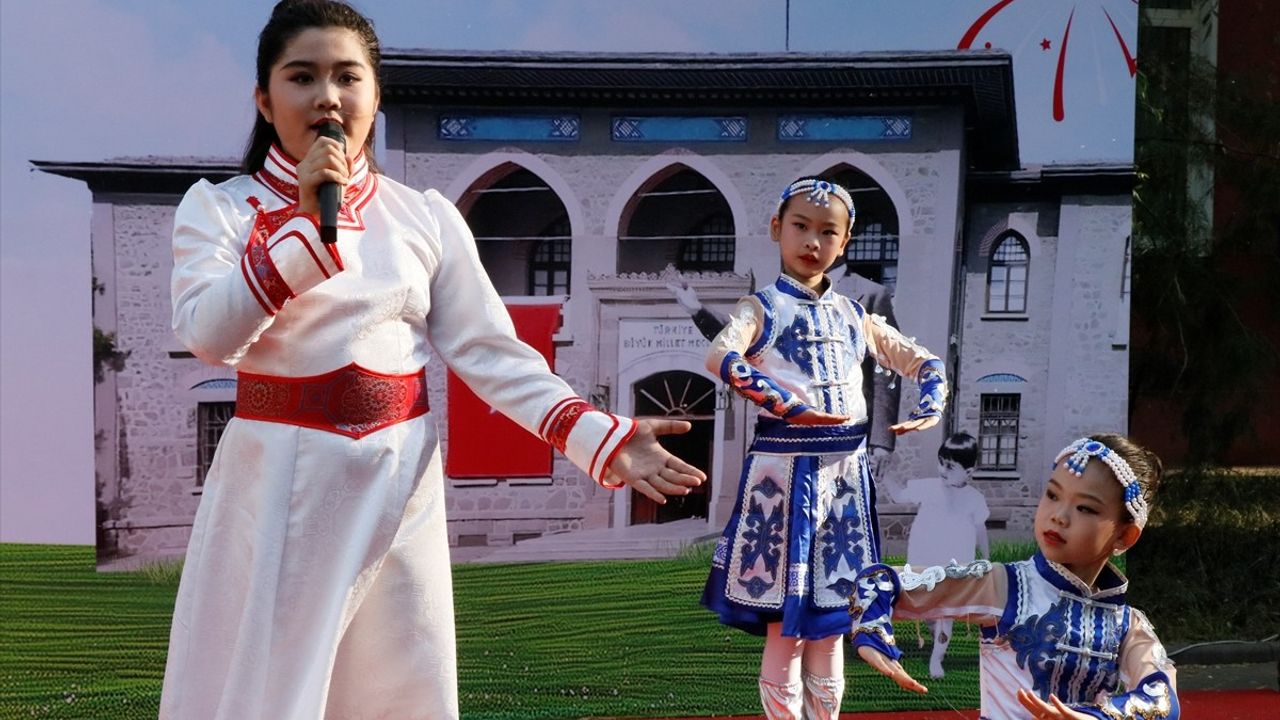 Çin'de 23 Nisan Ulusal Egemenlik ve Çocuk Bayramı Coşkuyla Kutlandı