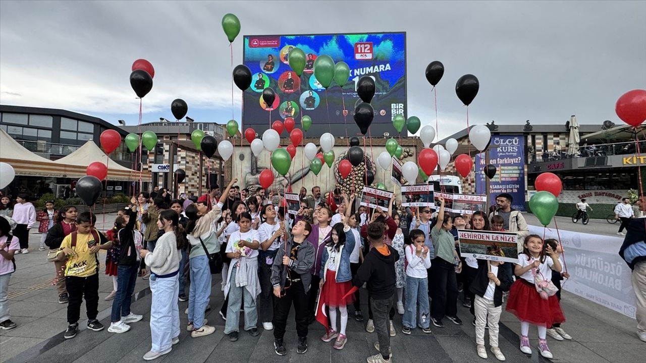 Çorum'da Çocuklar, Filistinli Kardeşleri İçin Balon Uçurdu