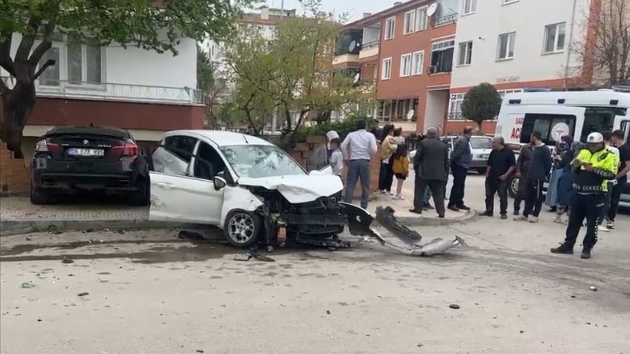 Çorum'da İki Otomobilin Çarpışması Sonucu 7 Kişi Yaralandı
