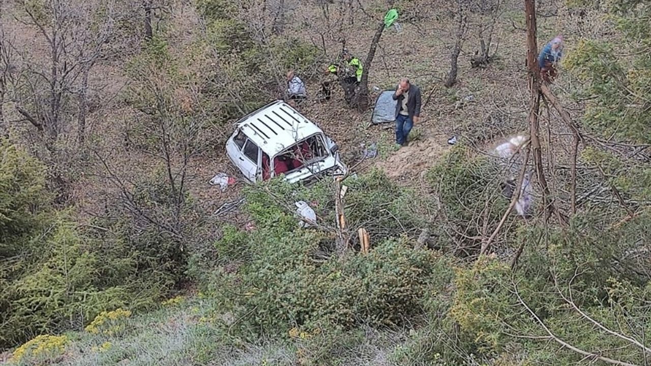 Çorum'da Otomobil Devrildi: 3 Yaralı