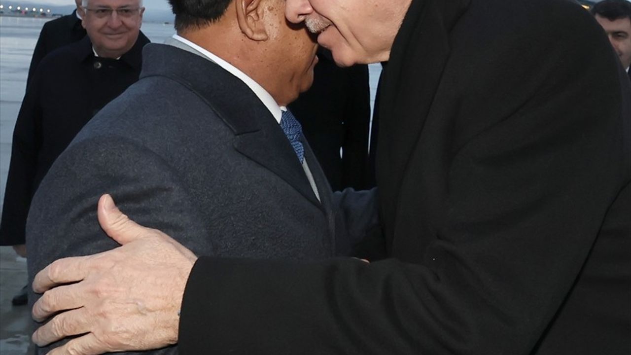 Cumhurbaşkanı Erdoğan, Endonezya Cumhurbaşkanı Subianto'yu Havalimanında Karşıladı