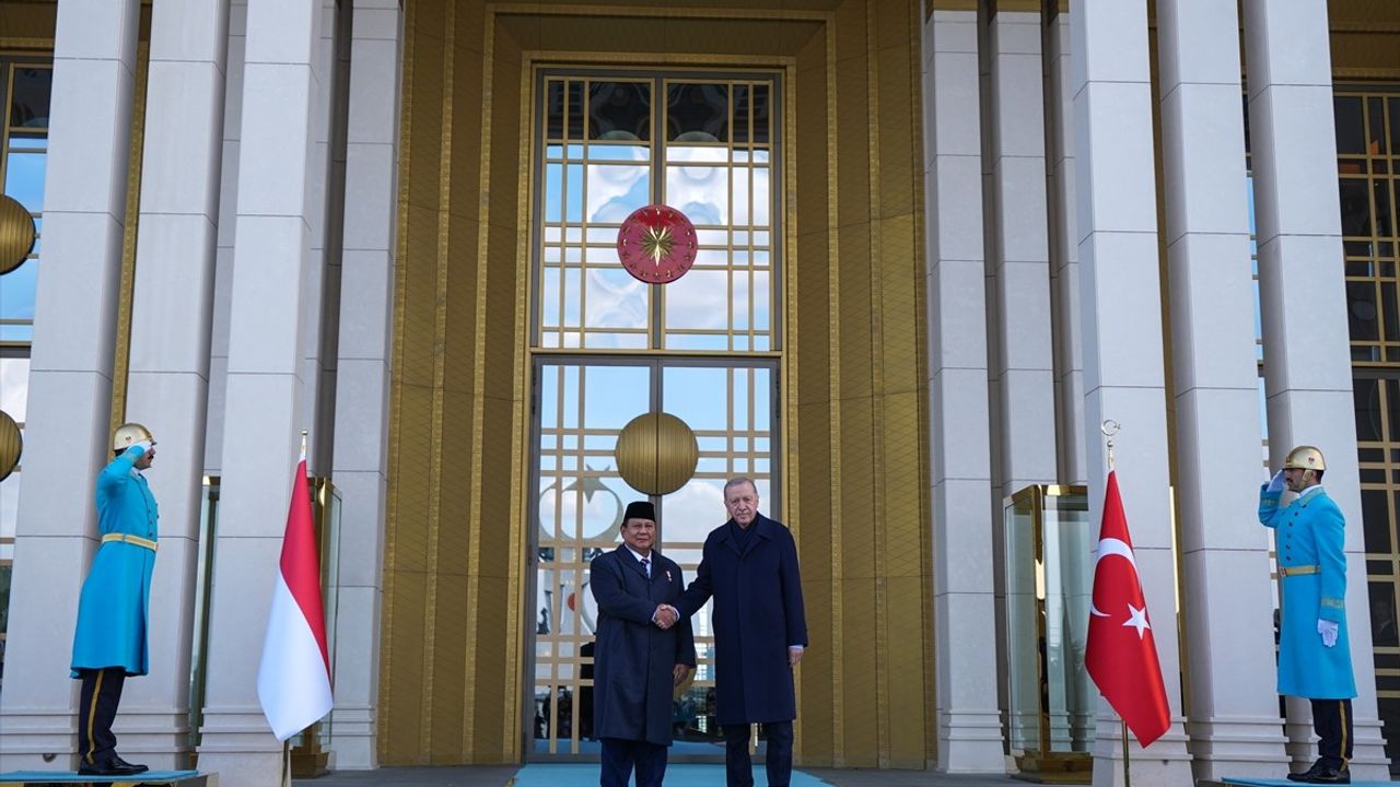 Cumhurbaşkanı Erdoğan, Endonezya Cumhurbaşkanı Subianto'yu Resmi Törenle Karşıladı