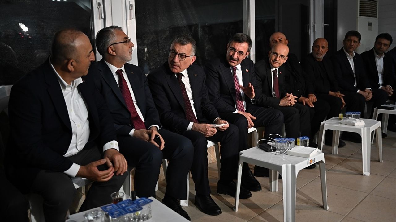Cumhurbaşkanı Yardımcısı Yılmaz ve Bakanlardan Çavuşoğlu'na Taziye Ziyareti