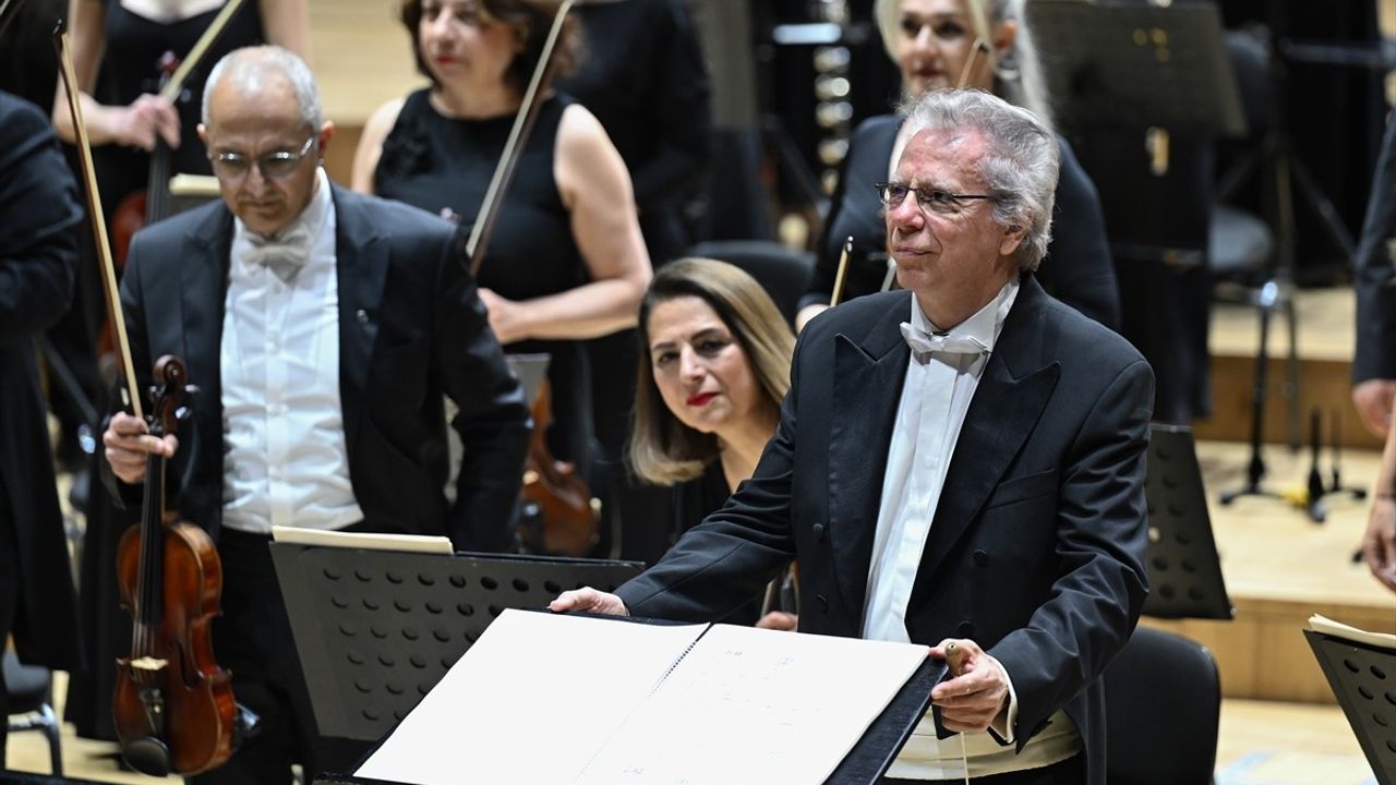 Cumhurbaşkanlığı Senfoni Orkestrası, 'Sesler ve Küller' Eserinin Dünya Prömiyerini Gerçekleştirdi