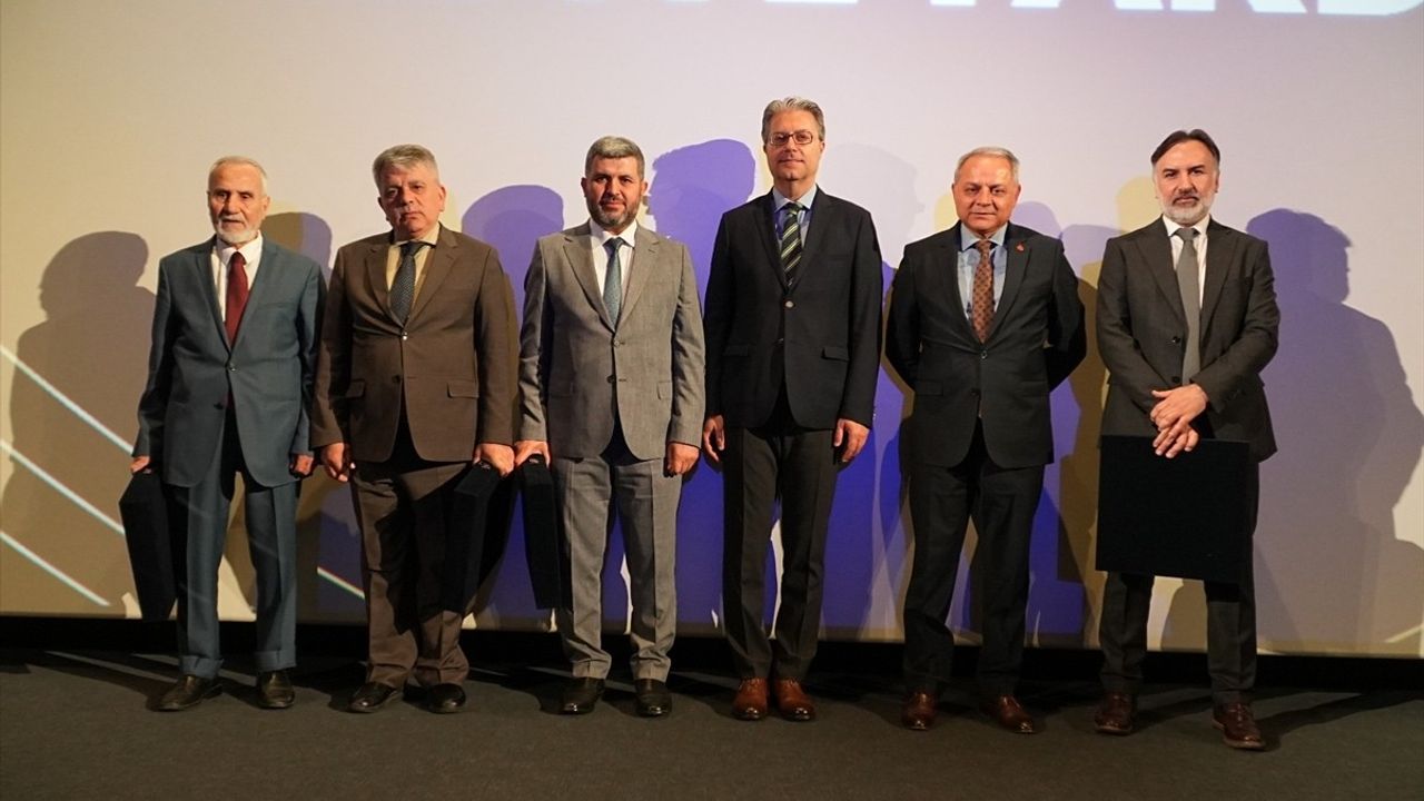 Danimarka Türk Diyanet Vakfı, 'Gurbet Çınarı' Belgeselini Tanıttı