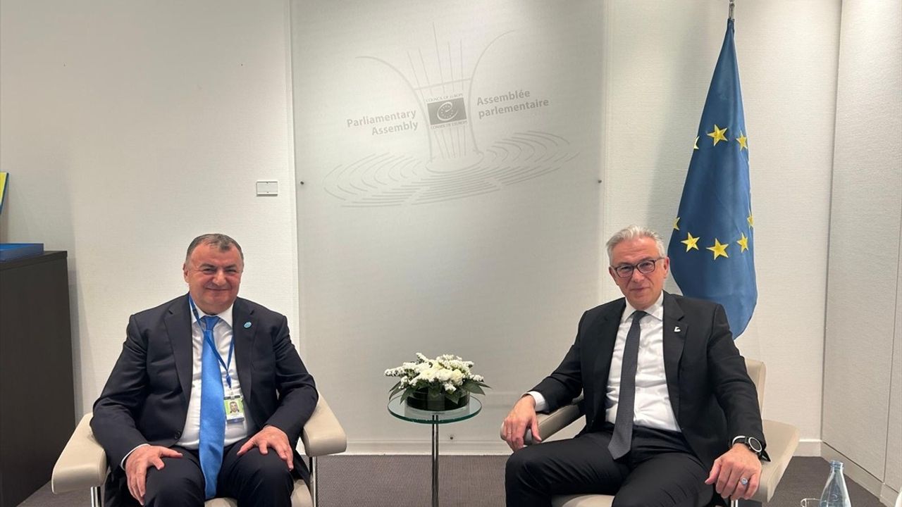 DATÜB Genel Başkanı Kassanov ve AKPM Başkanı Rousopoulos Strazburg'da Ahıska Türklerini Görüştü