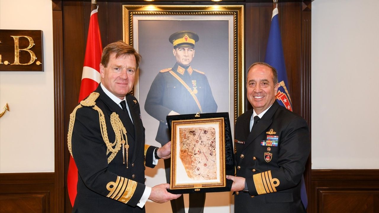 Deniz Kuvvetleri Komutanı Oramiral Tatlıoğlu, İngiltere'den Mevkidaşı Oramiral Key ile Görüştü