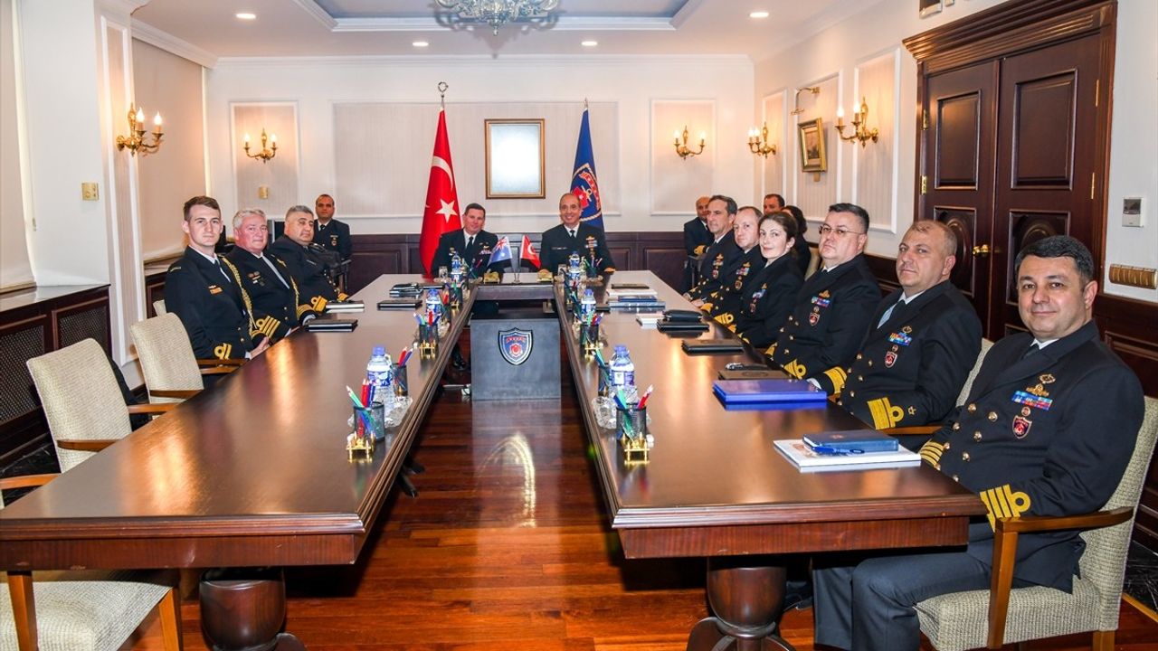 Deniz Kuvvetleri Komutanı Tatlıoğlu, Avustralyalı Mevkidaşı Hammond ile Görüştü