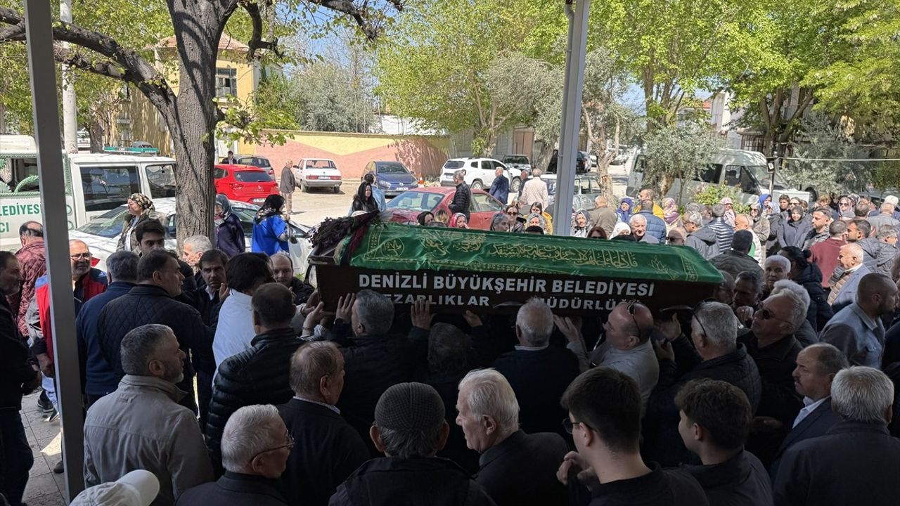 Denizli'de Eski Eşi Tarafından Öldürülen Kadının Cenazesi Defnedildi