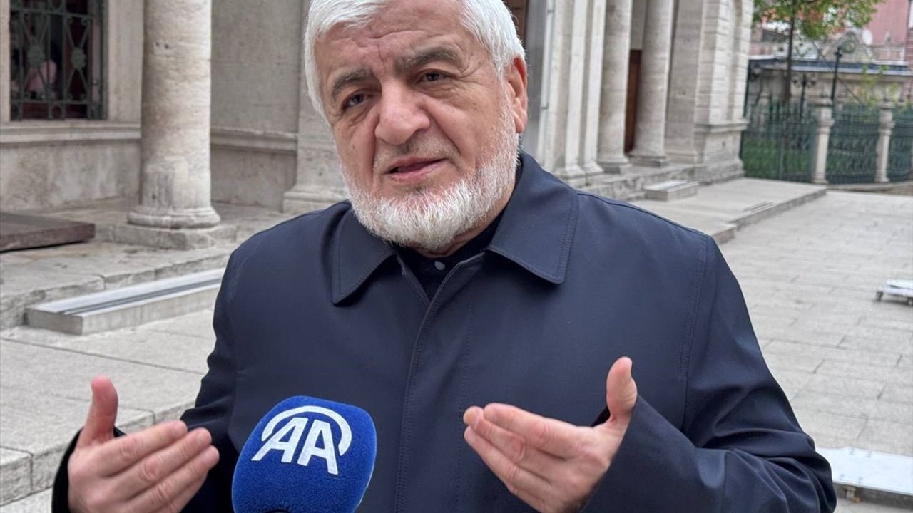 Deprem Anında Fatih Camisi'nde Cemaati Sakinleştiren Vaiz Hamdi Arslan Yaşadıklarını Anlattı