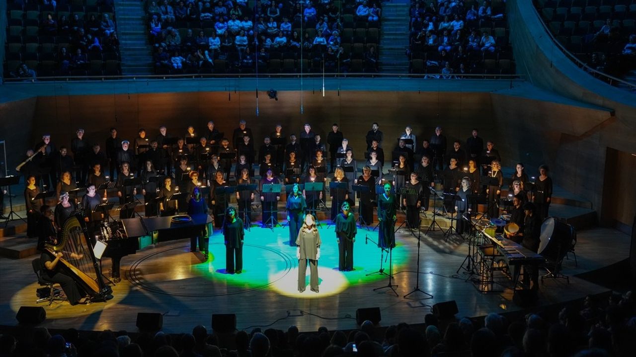 Devlet Çoksesli Korosu 'Aurora' Konseriyle Müzikseverleri Büyüledi